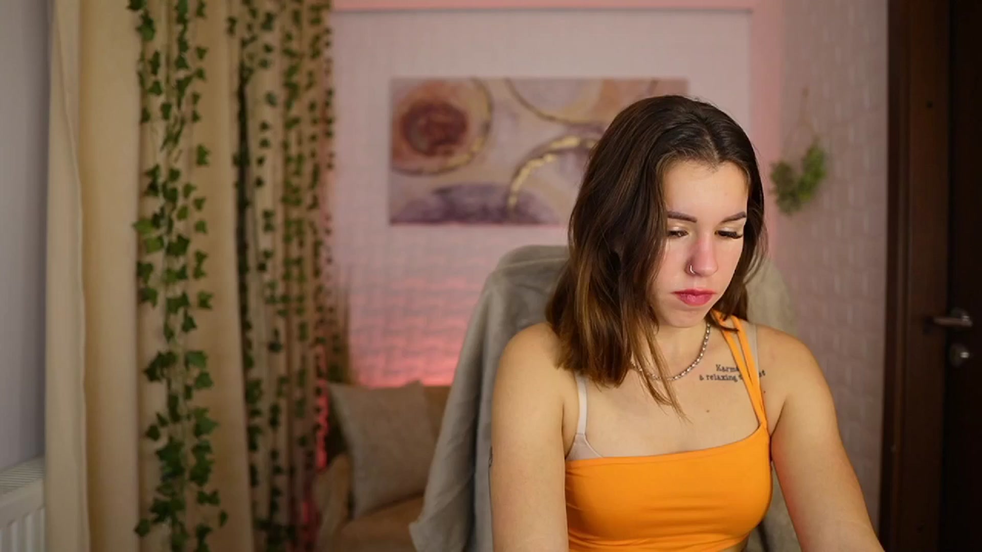 Gallery image thumbnail from Alyssa_Hall's myfreecams stream on, 10/31/2024, 19:21 image 19 of 20