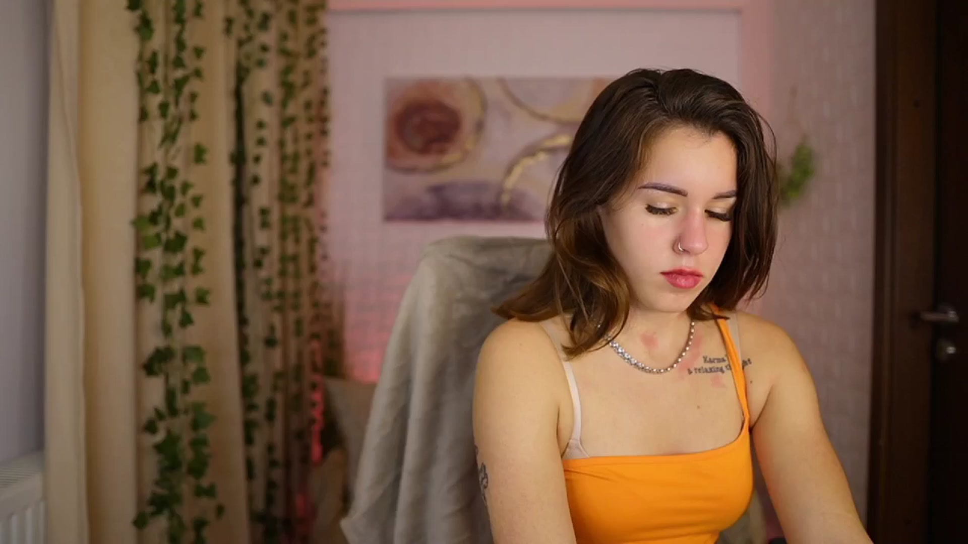 Gallery image thumbnail from Alyssa_Hall's myfreecams stream on, 10/31/2024, 19:21 image 1 of 20