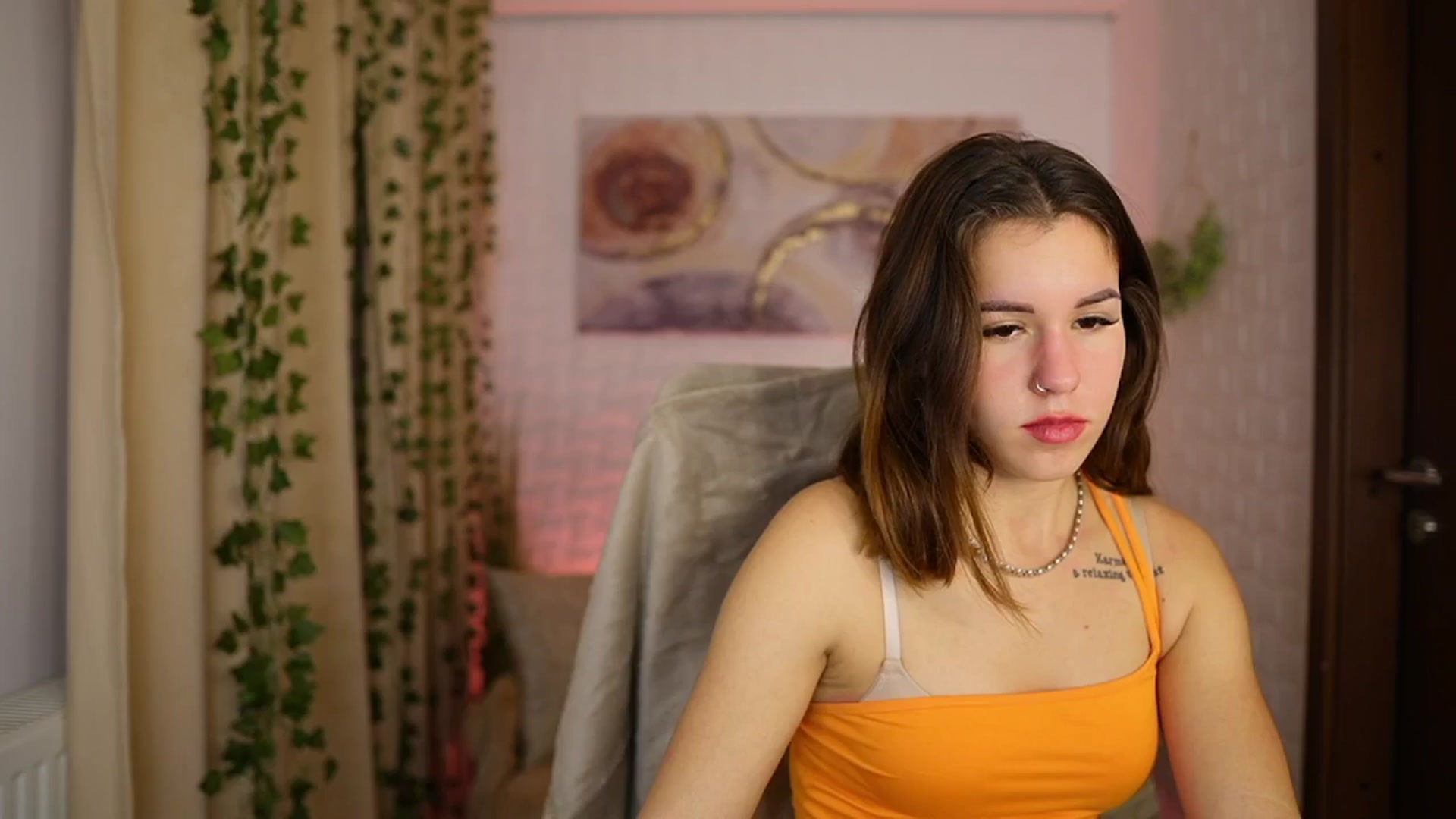 Gallery image thumbnail from Alyssa_Hall's myfreecams stream on, 10/31/2024, 19:21 image 20 of 20