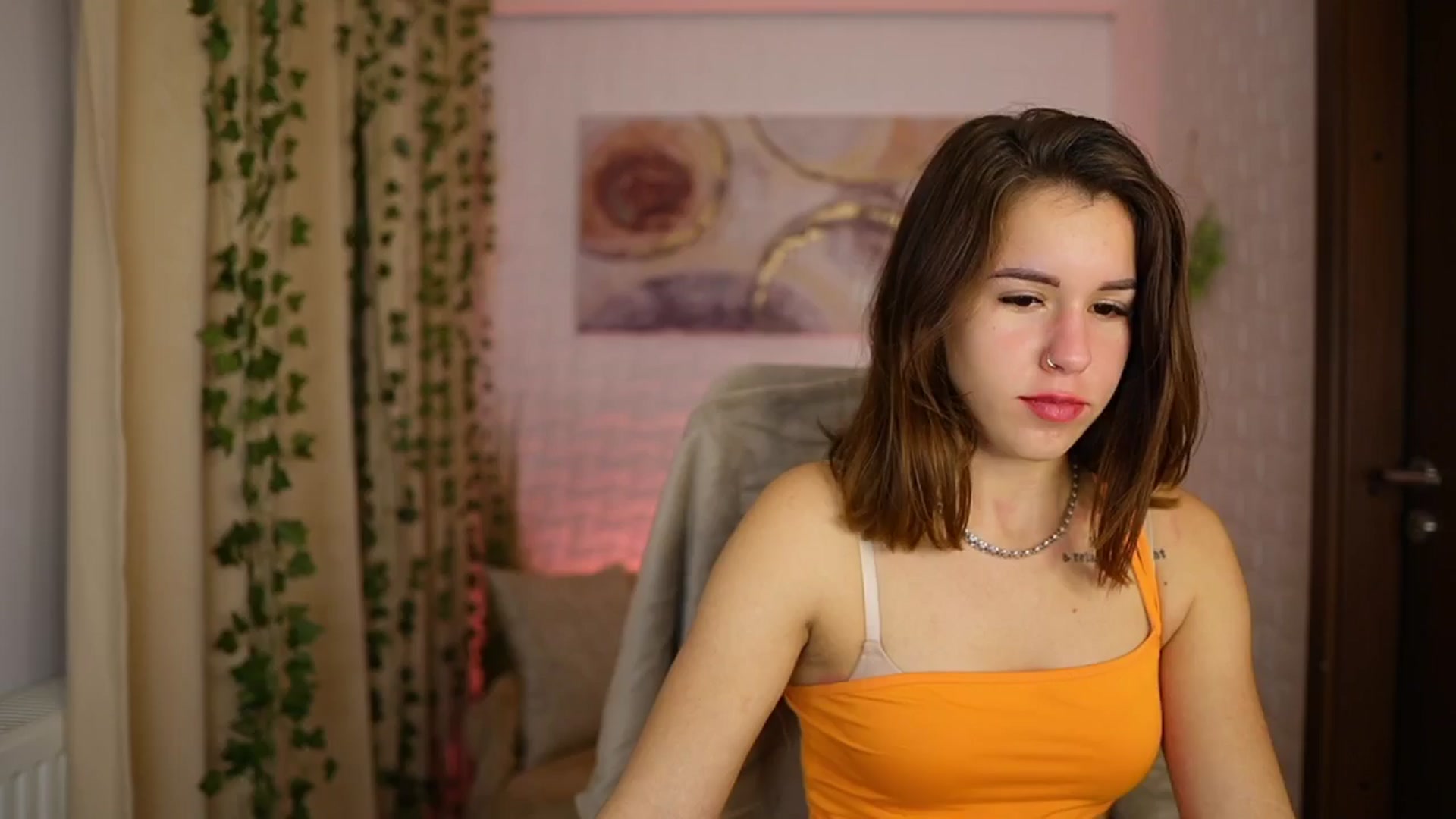 Gallery image thumbnail from Alyssa_Hall's myfreecams stream on, 10/31/2024, 19:21 image 14 of 20