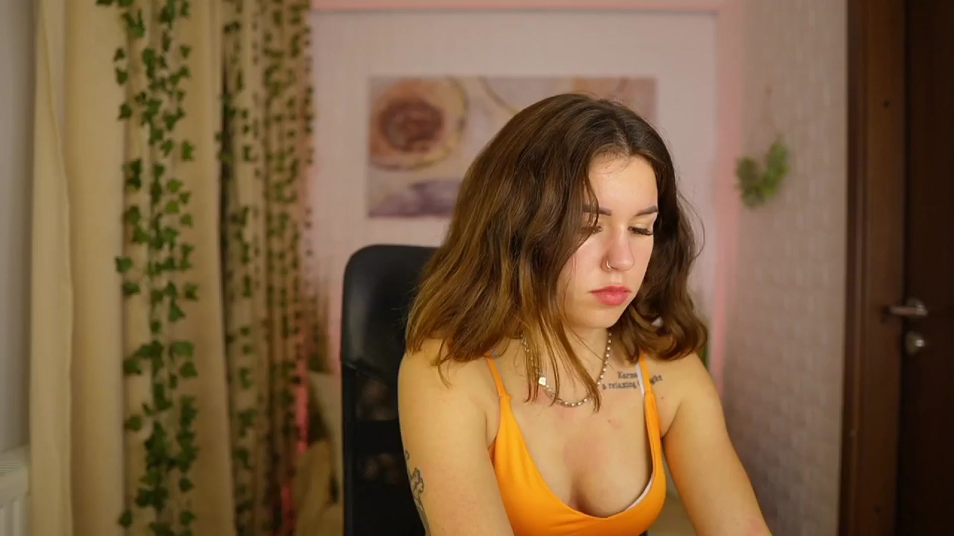 Gallery image thumbnail from Alyssa_Hall's myfreecams stream on, 11/01/2024, 18:40 image 6 of 20