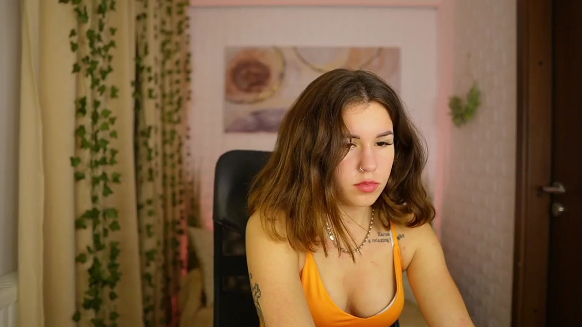 Gallery image thumbnail from Alyssa_Hall's myfreecams stream on, 11/01/2024, 18:40 image 8 of 20