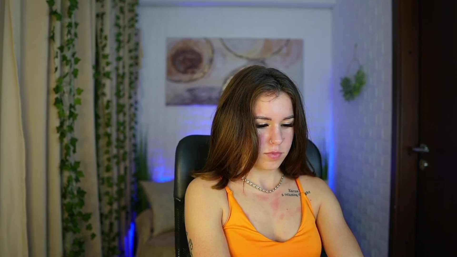 Gallery image thumbnail from Alyssa_Hall's myfreecams stream on, 11/09/2024, 24:03 image 3 of 20