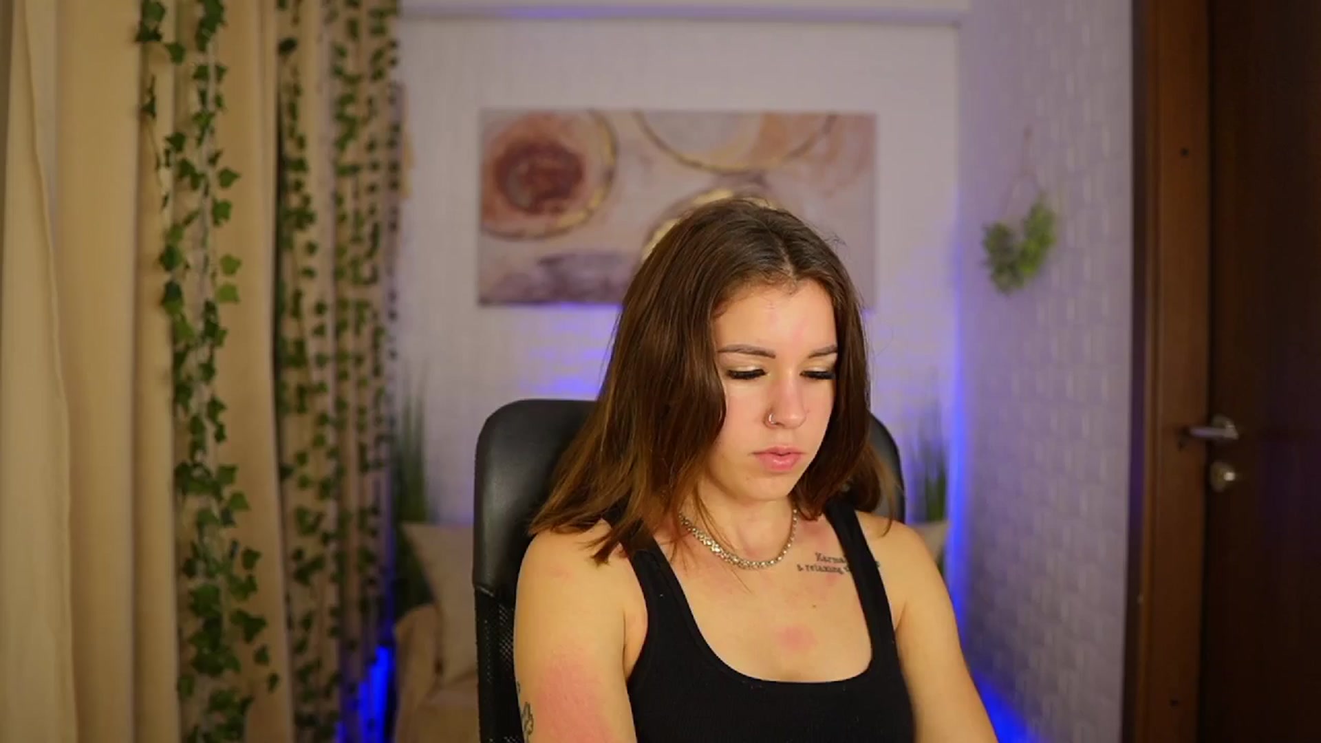 Gallery image thumbnail from Alyssa_Hall's myfreecams stream on, 11/09/2024, 16:02 image 12 of 20