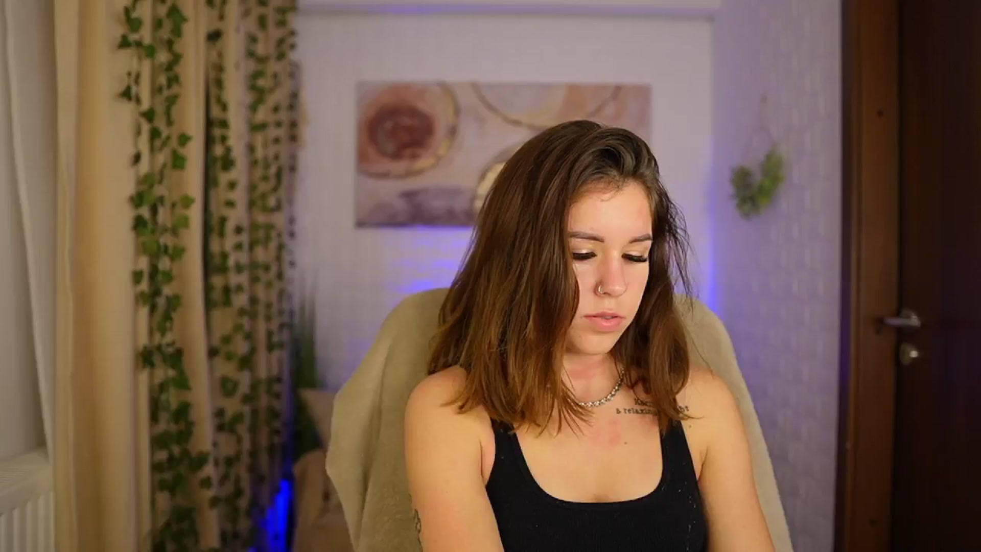 Gallery image thumbnail from Alyssa_Hall's myfreecams stream on, 11/09/2024, 16:38 image 7 of 20
