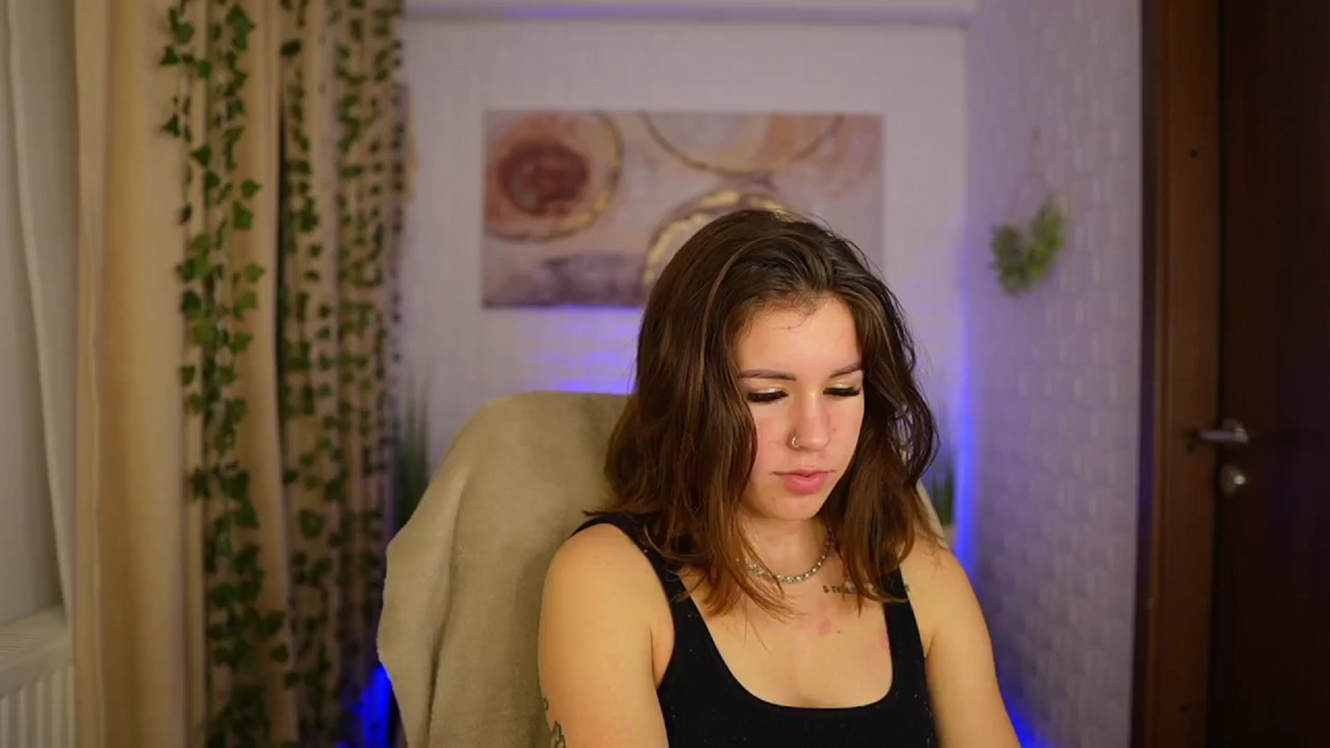 Gallery image thumbnail from Alyssa_Hall's myfreecams stream on, 11/09/2024, 16:38 image 16 of 20