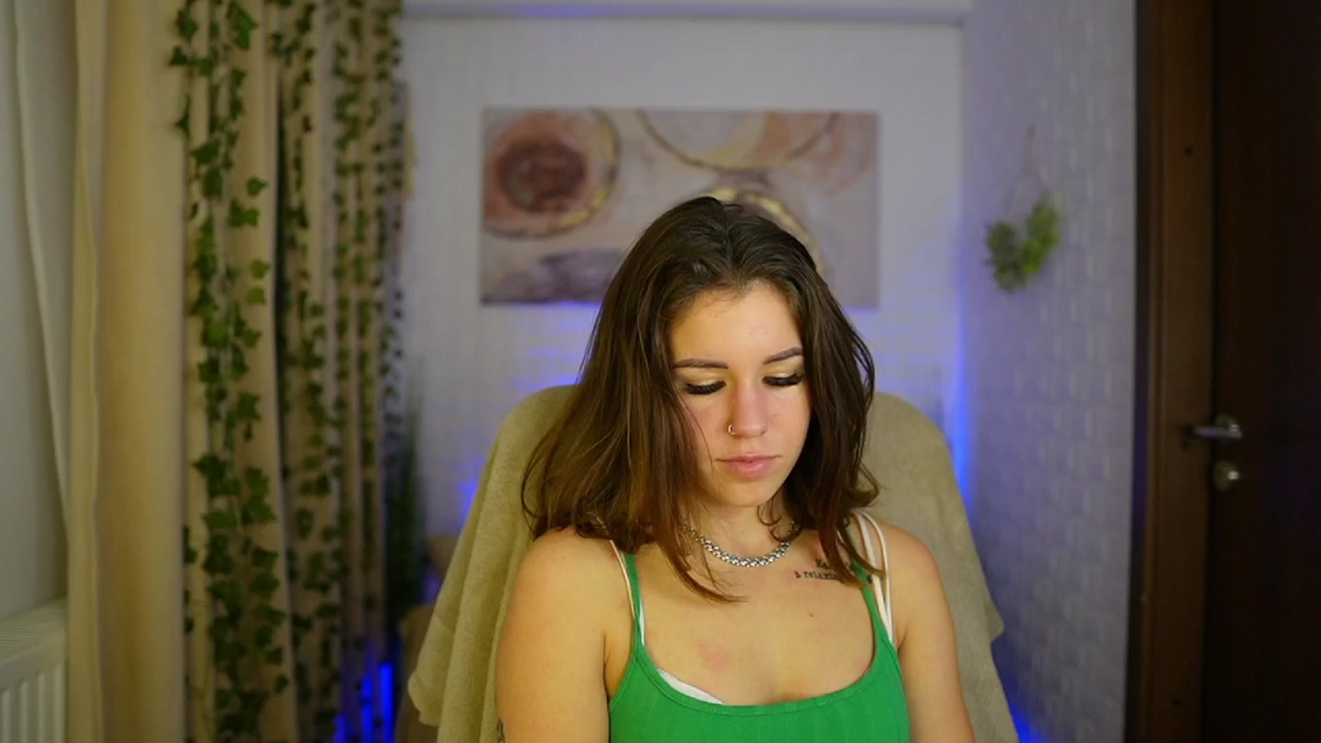 Gallery image thumbnail from Alyssa_Hall's myfreecams stream on, 11/10/2024, 18:05 image 16 of 20
