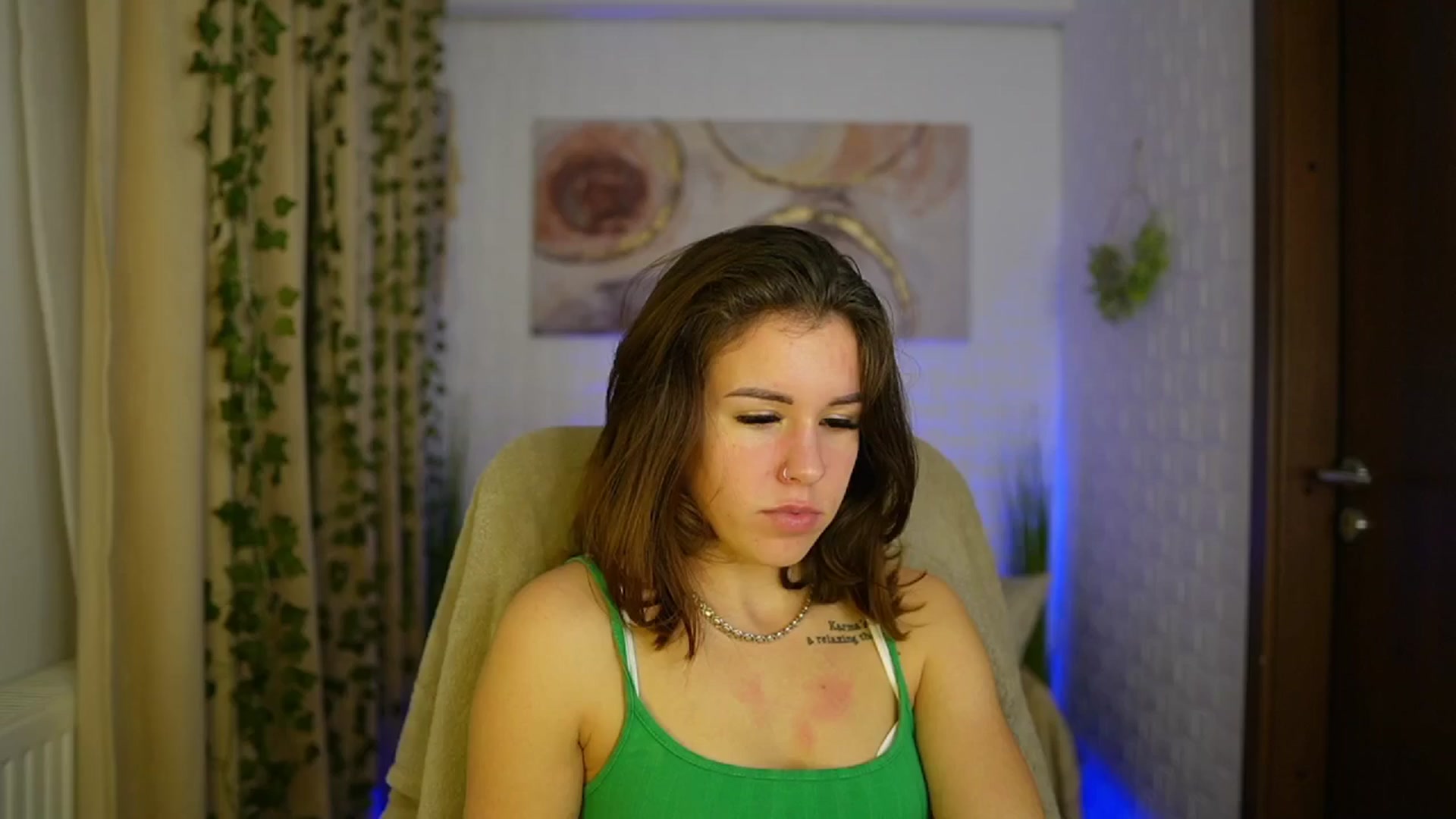 Gallery image thumbnail from Alyssa_Hall's myfreecams stream on, 11/10/2024, 18:05 image 5 of 20