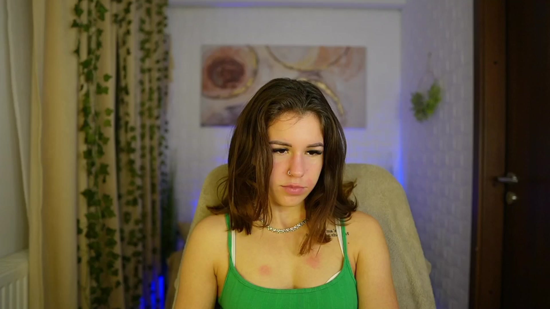 Gallery image thumbnail from Alyssa_Hall's myfreecams stream on, 11/10/2024, 18:05 image 9 of 20