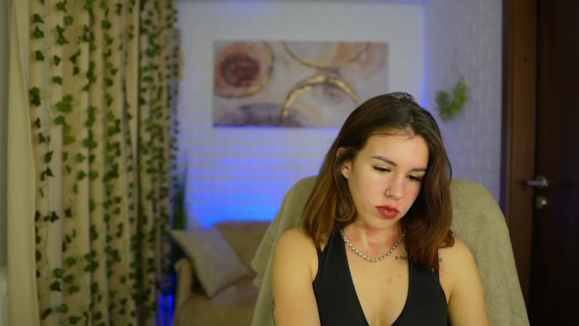 Gallery image thumbnail from Alyssa_Hall's myfreecams stream on, 11/15/2024, 15:42 image 12 of 20