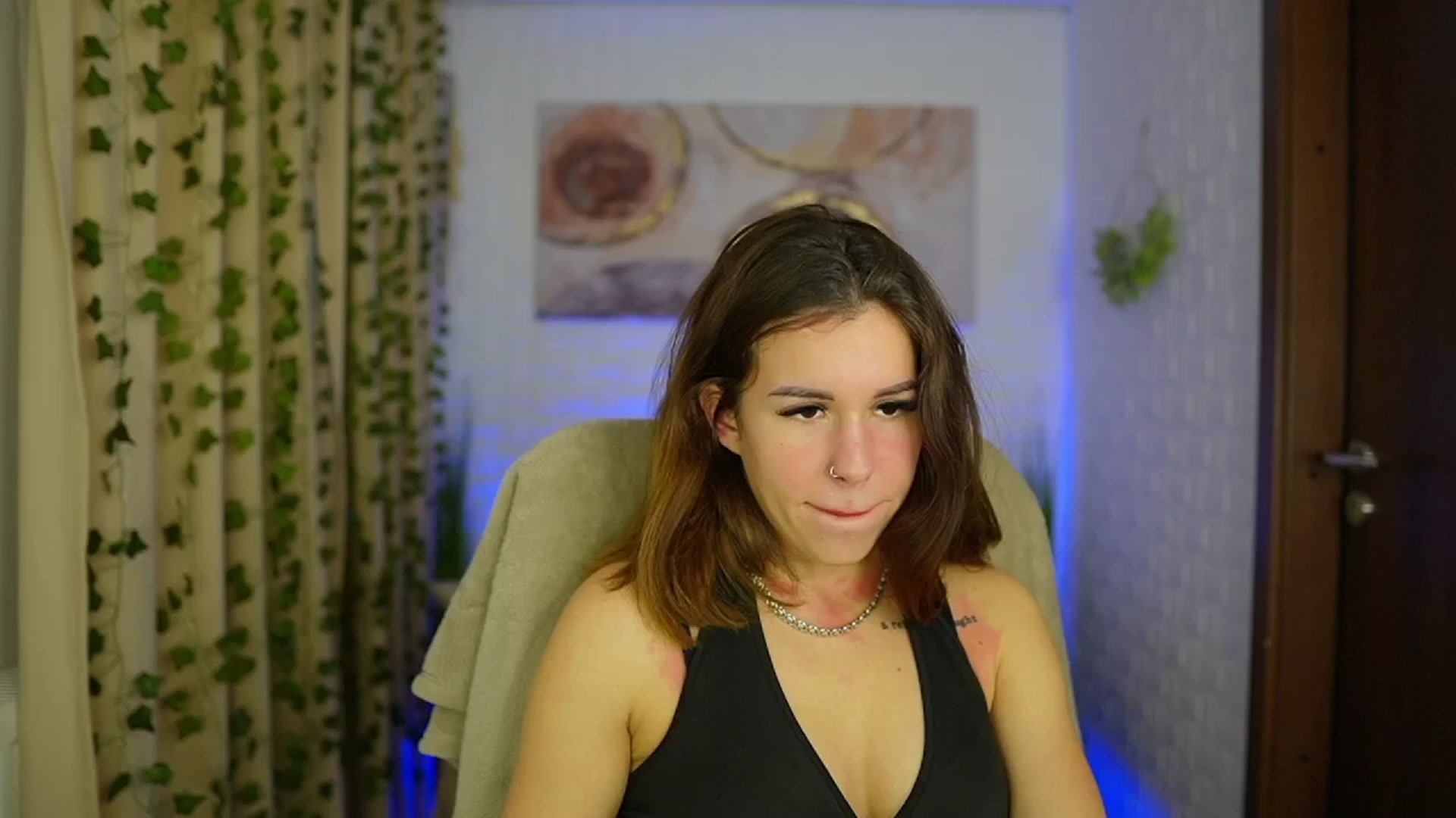 Gallery image thumbnail from Alyssa_Hall's myfreecams stream on, 11/15/2024, 15:42 image 1 of 20