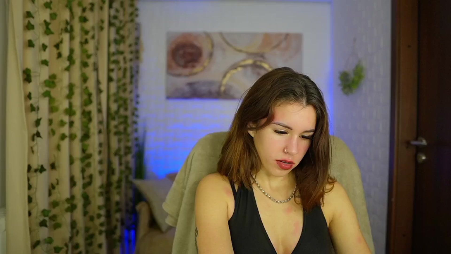 Gallery image thumbnail from Alyssa_Hall's myfreecams stream on, 11/15/2024, 16:08 image 17 of 20
