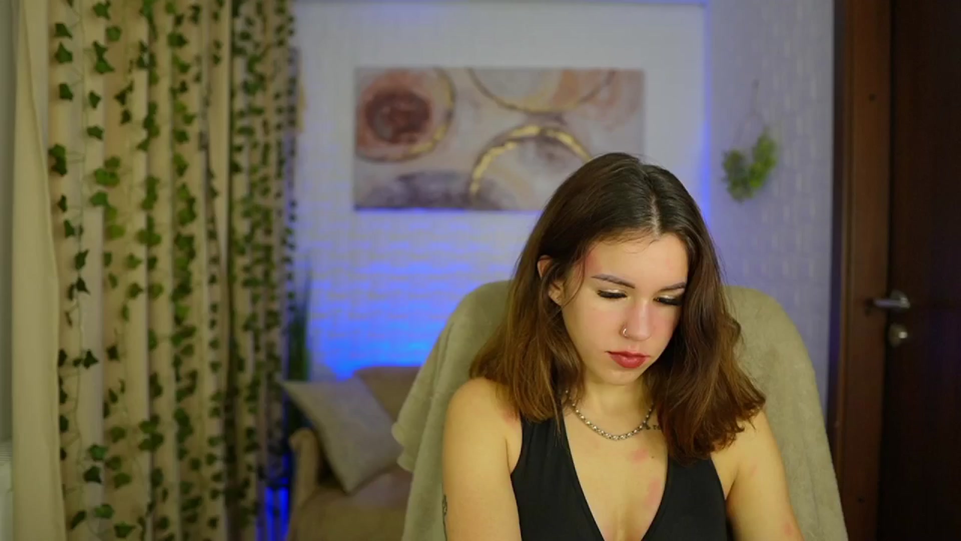 Gallery image thumbnail from Alyssa_Hall's myfreecams stream on, 11/15/2024, 16:08 image 15 of 20