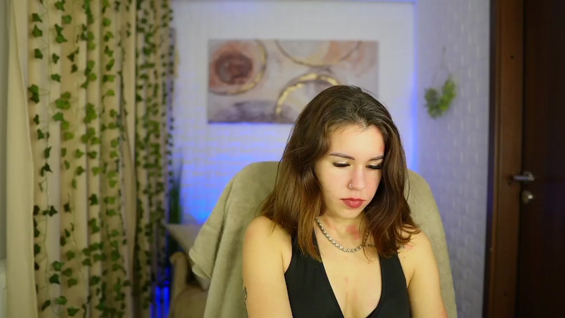 Gallery image thumbnail from Alyssa_Hall's myfreecams stream on, 11/15/2024, 16:46 image 16 of 20