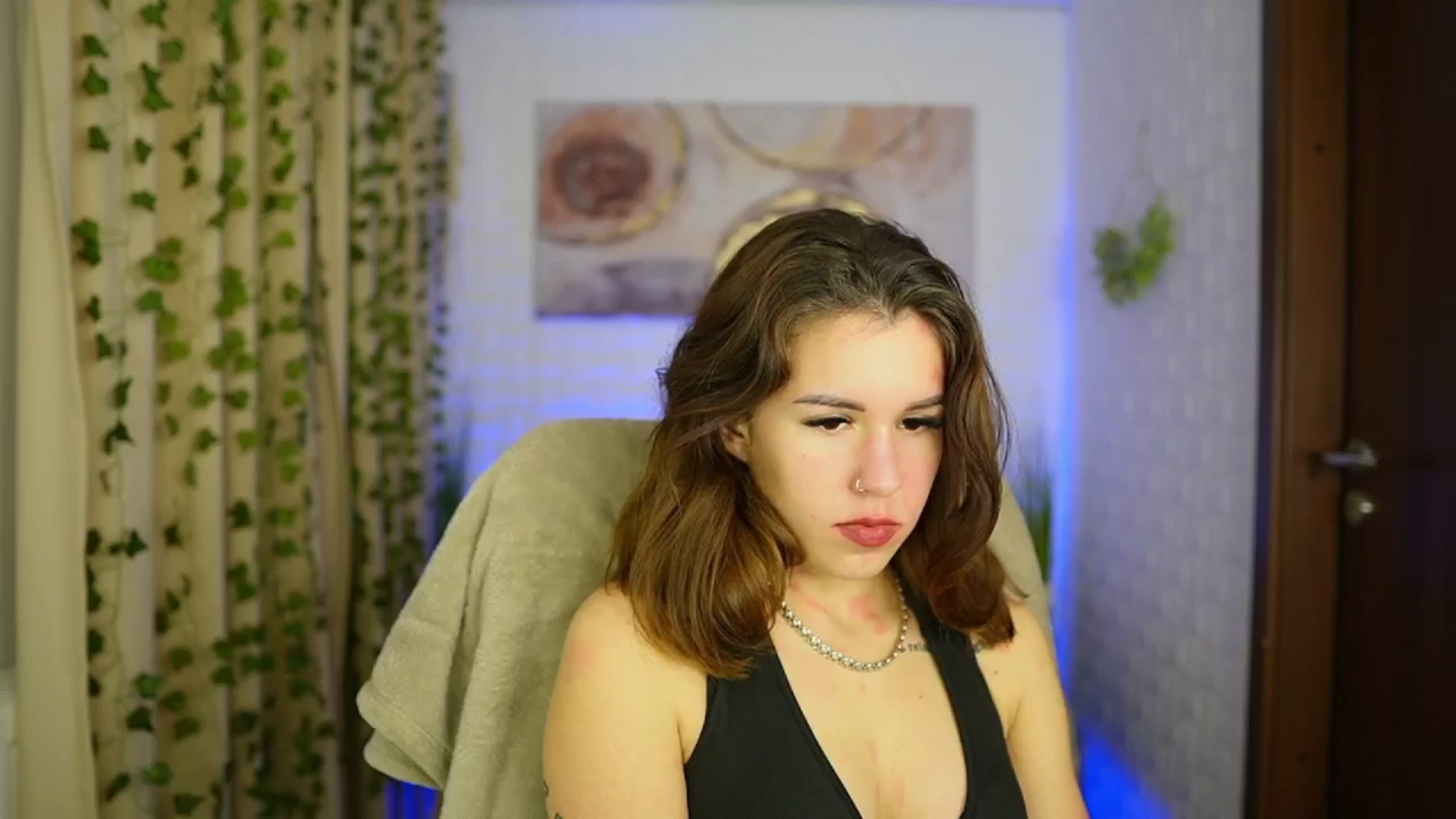 Gallery image thumbnail from Alyssa_Hall's myfreecams stream on, 11/15/2024, 16:46 image 19 of 20