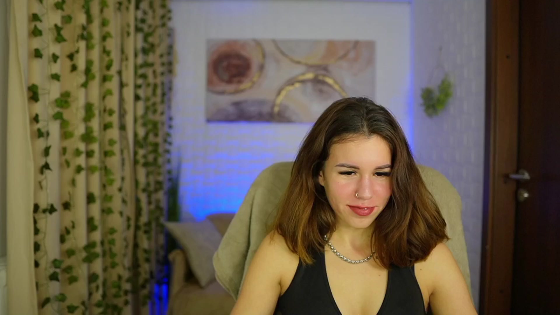 Gallery image thumbnail from Alyssa_Hall's myfreecams stream on, 11/15/2024, 19:24 image 18 of 20