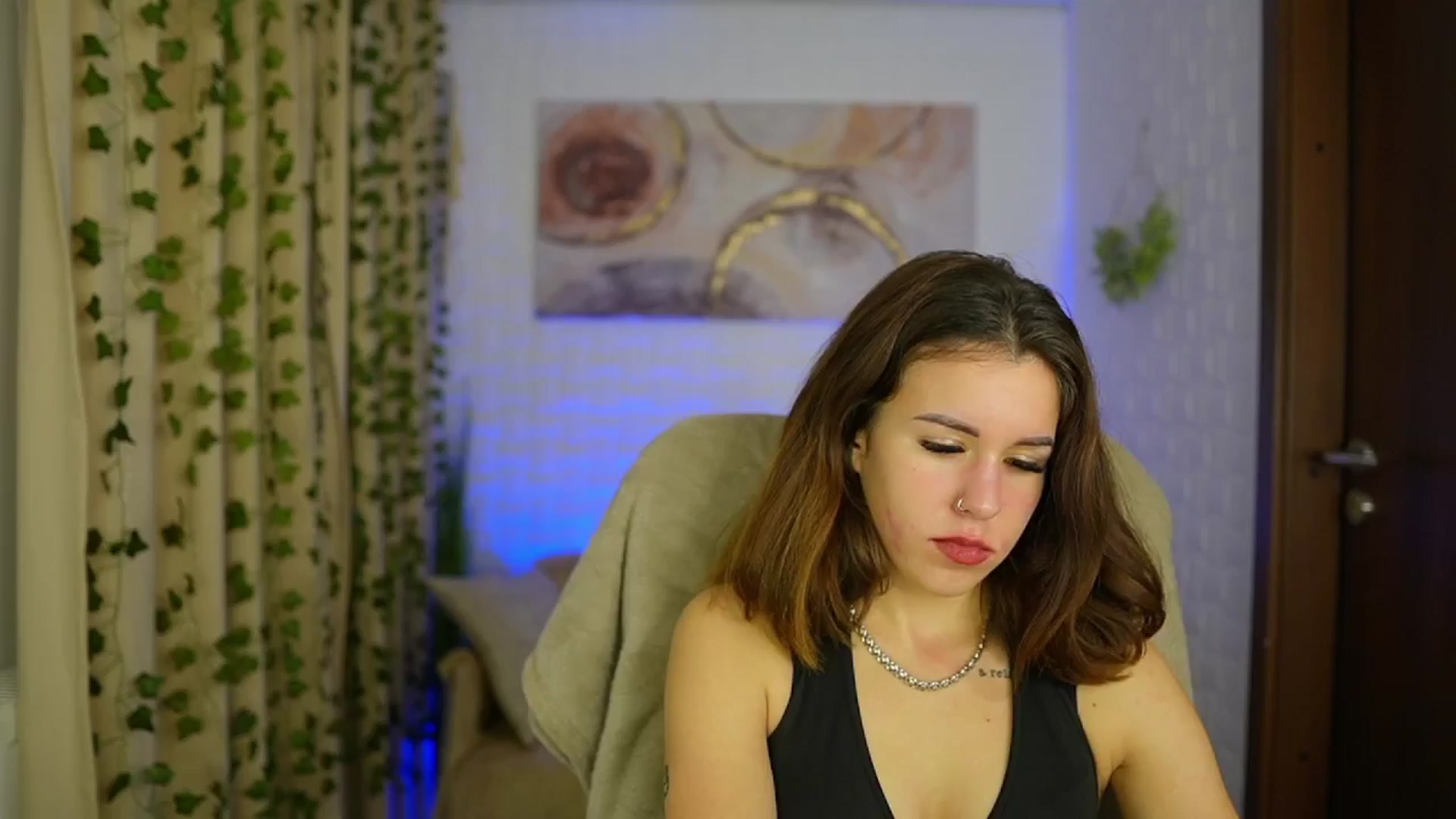 Gallery image thumbnail from Alyssa_Hall's myfreecams stream on, 11/15/2024, 19:24 image 17 of 20