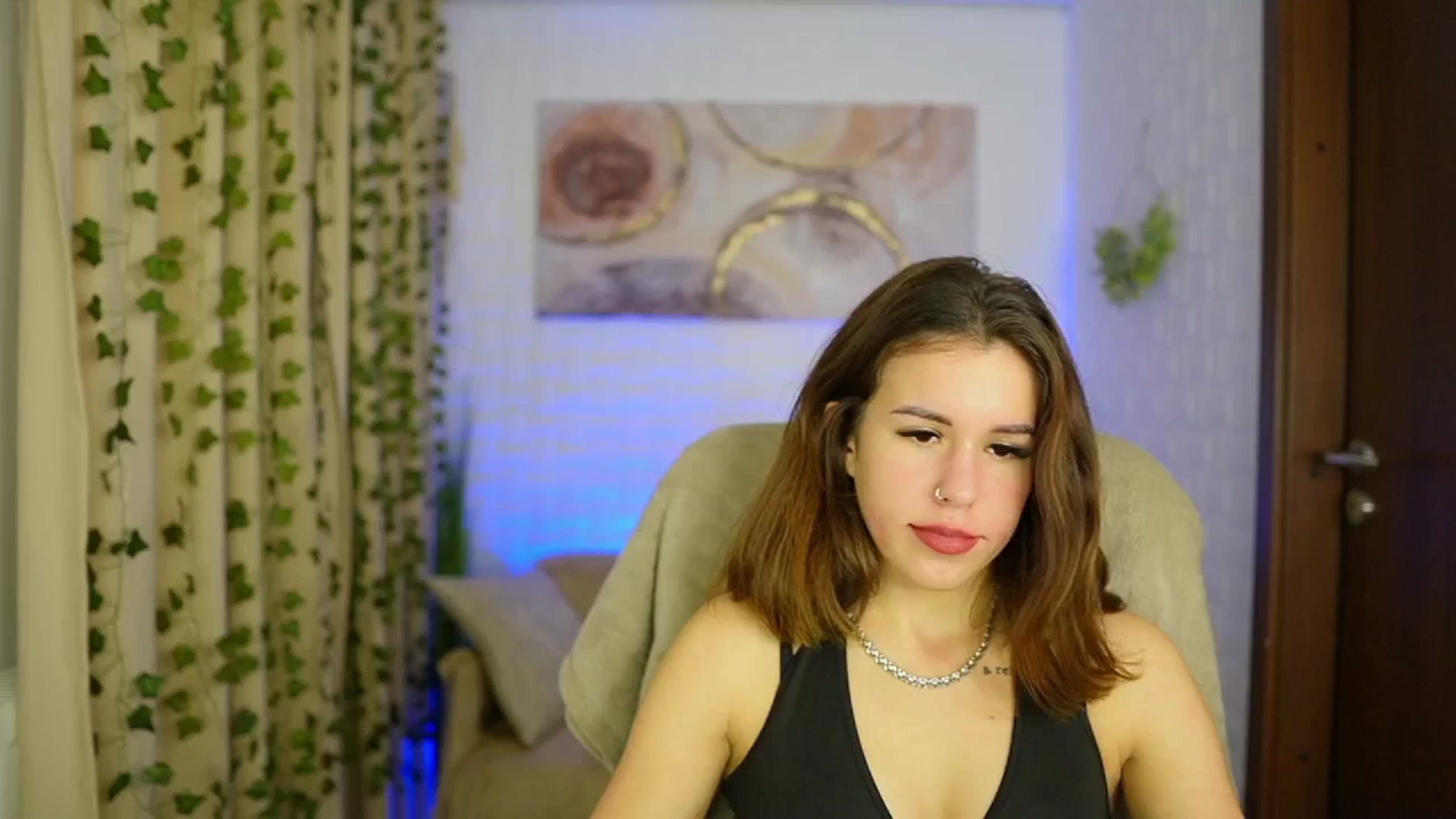 Gallery image thumbnail from Alyssa_Hall's myfreecams stream on, 11/15/2024, 19:24 image 16 of 20