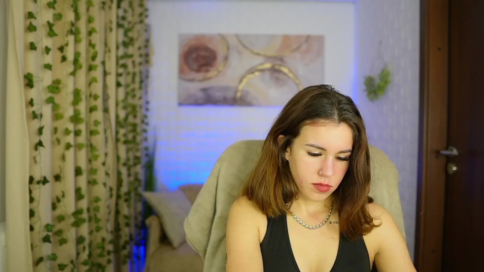 Gallery image thumbnail from Alyssa_Hall's myfreecams stream on, 11/15/2024, 19:24 image 15 of 20