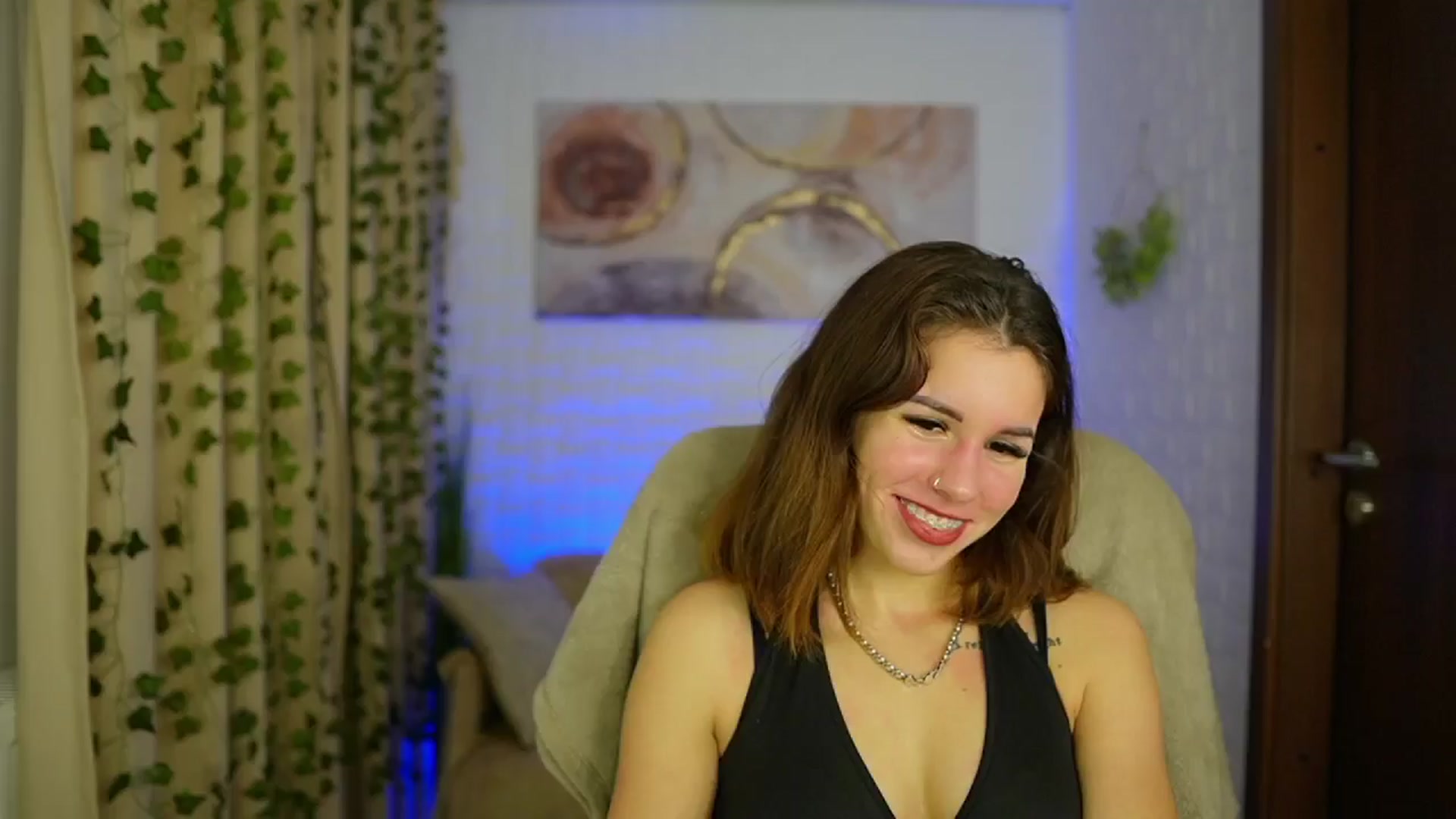 Gallery image thumbnail from Alyssa_Hall's myfreecams stream on, 11/15/2024, 21:02 image 14 of 20