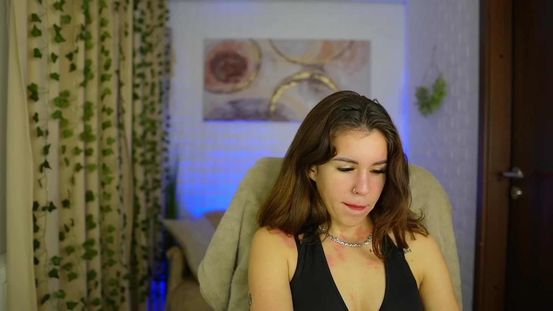 Gallery image thumbnail from Alyssa_Hall's myfreecams stream on, 11/15/2024, 21:02 image 19 of 20