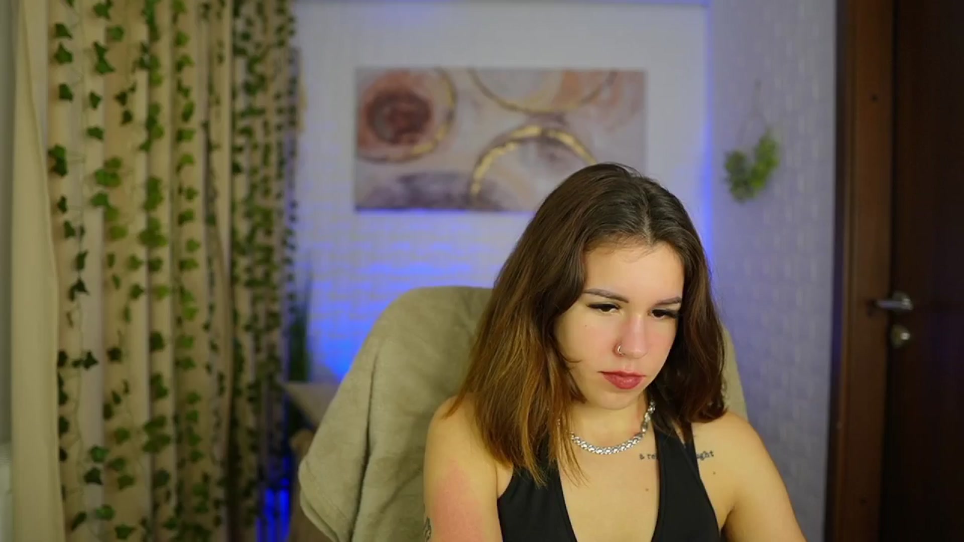 Gallery image thumbnail from Alyssa_Hall's myfreecams stream on, 11/15/2024, 21:02 image 7 of 20