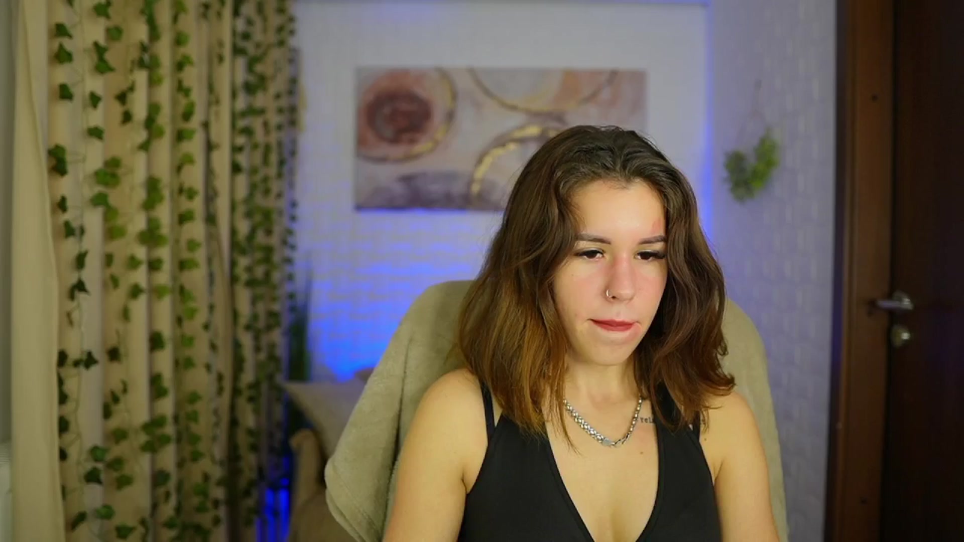 Gallery image thumbnail from Alyssa_Hall's myfreecams stream on, 11/15/2024, 21:02 image 17 of 20