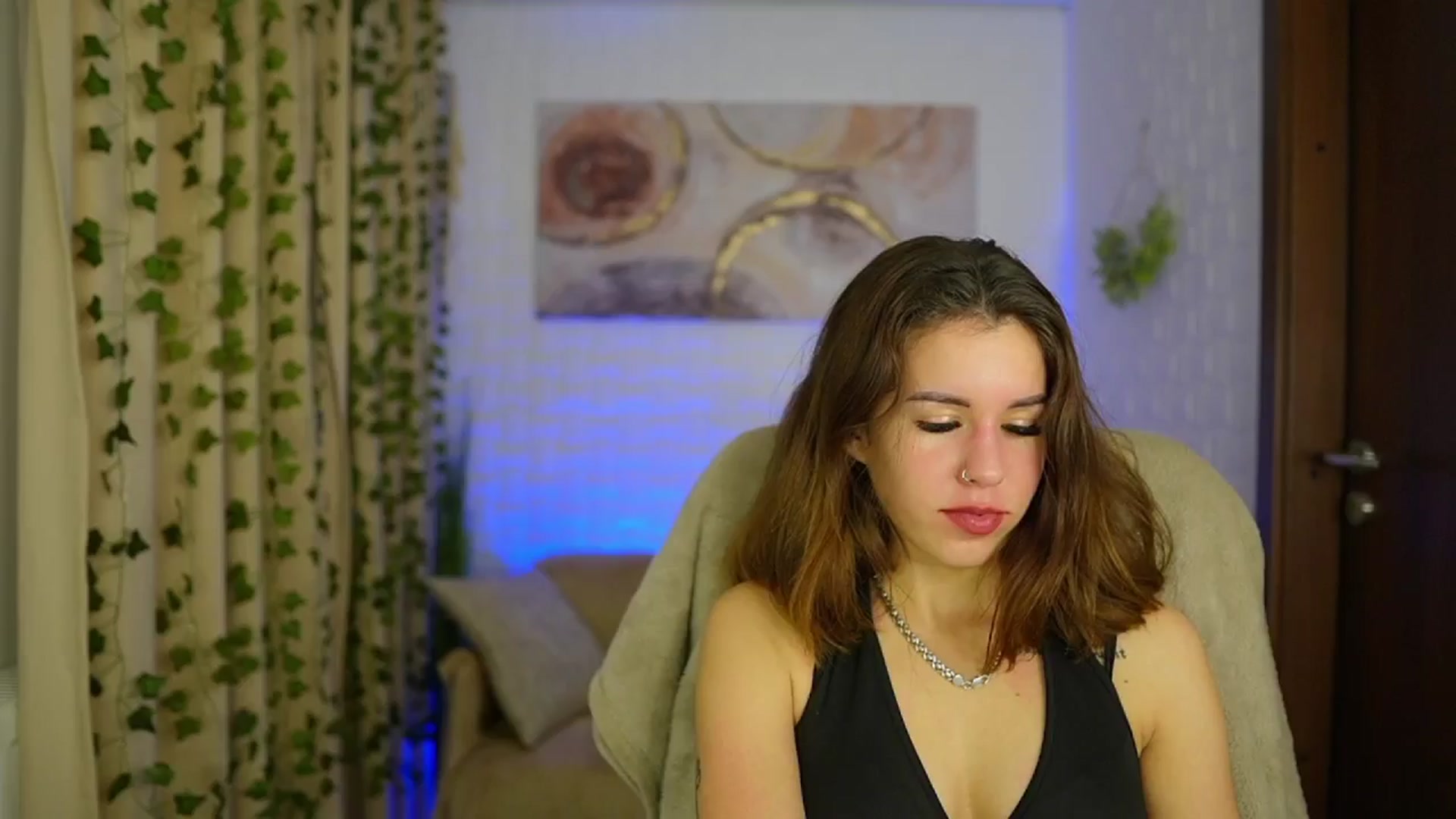 Gallery image thumbnail from Alyssa_Hall's myfreecams stream on, 11/15/2024, 21:02 image 15 of 20