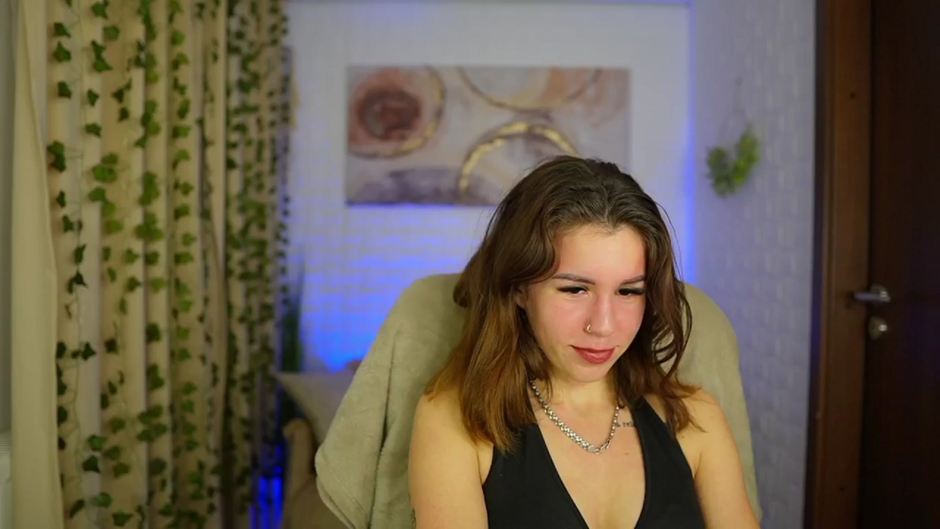 Gallery image thumbnail from Alyssa_Hall's myfreecams stream on, 11/15/2024, 21:02 image 16 of 20