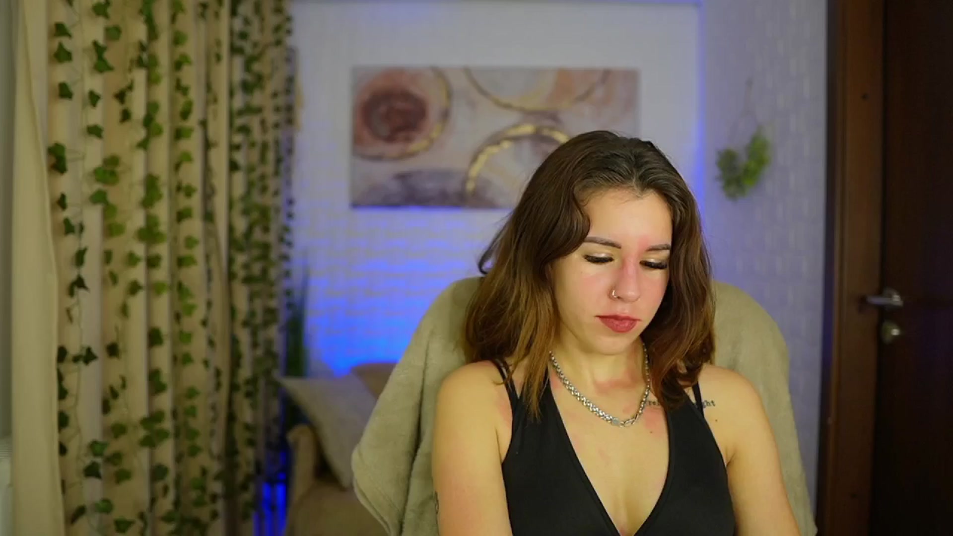 Gallery image thumbnail from Alyssa_Hall's myfreecams stream on, 11/15/2024, 21:02 image 12 of 20