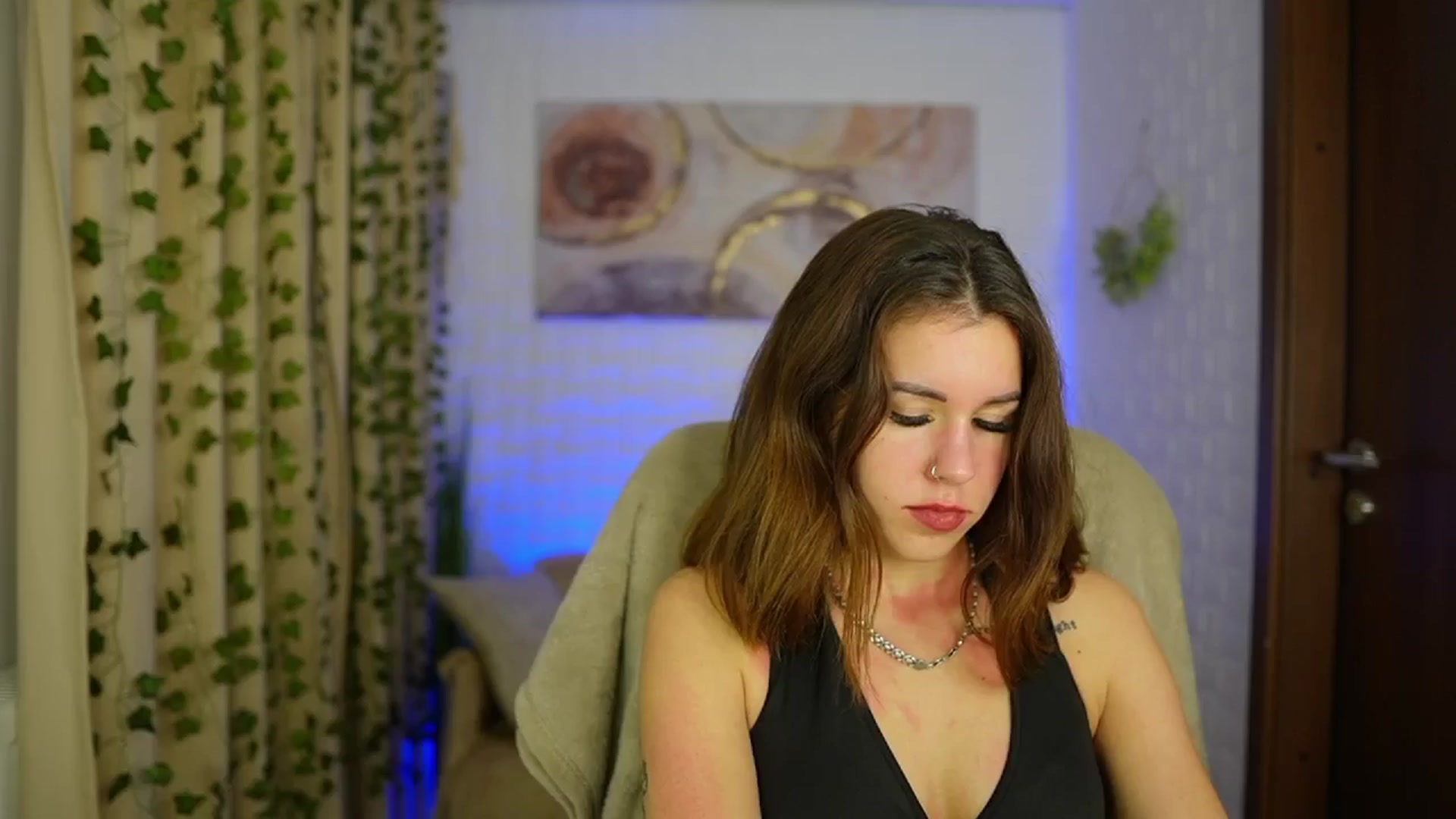 Gallery image thumbnail from Alyssa_Hall's myfreecams stream on, 11/15/2024, 21:02 image 9 of 20