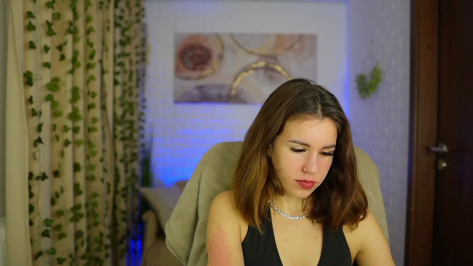 Gallery image thumbnail from Alyssa_Hall's myfreecams stream on, 11/15/2024, 21:02 image 6 of 20