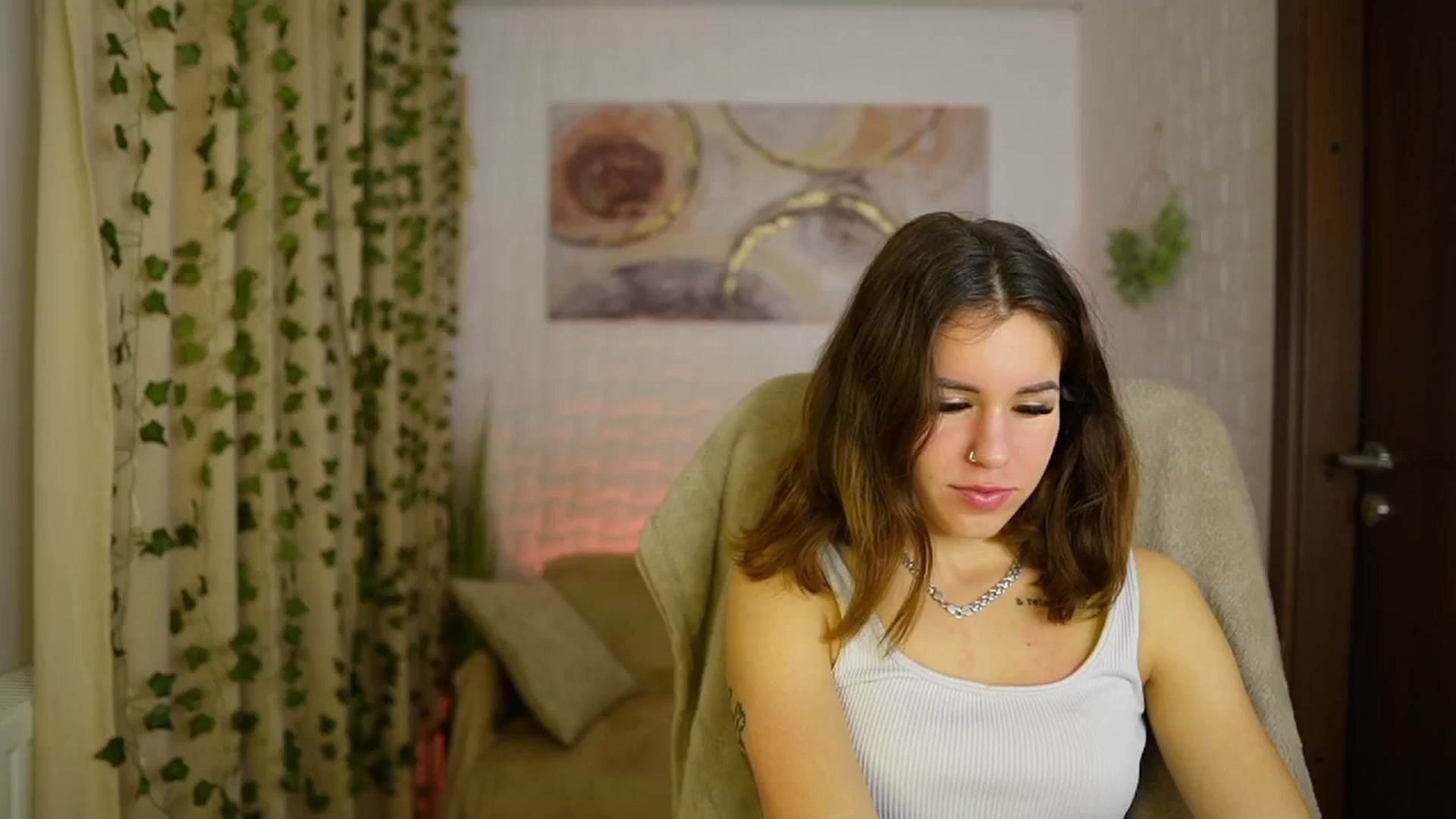 Gallery image thumbnail from Alyssa_Hall's myfreecams stream on, 11/16/2024, 14:46 image 10 of 20