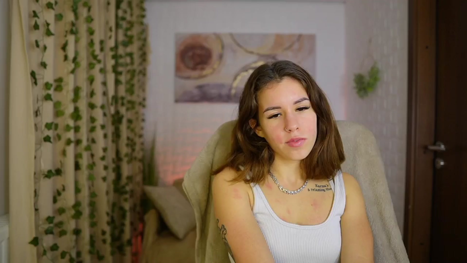 Gallery image thumbnail from Alyssa_Hall's myfreecams stream on, 11/16/2024, 14:46 image 18 of 20