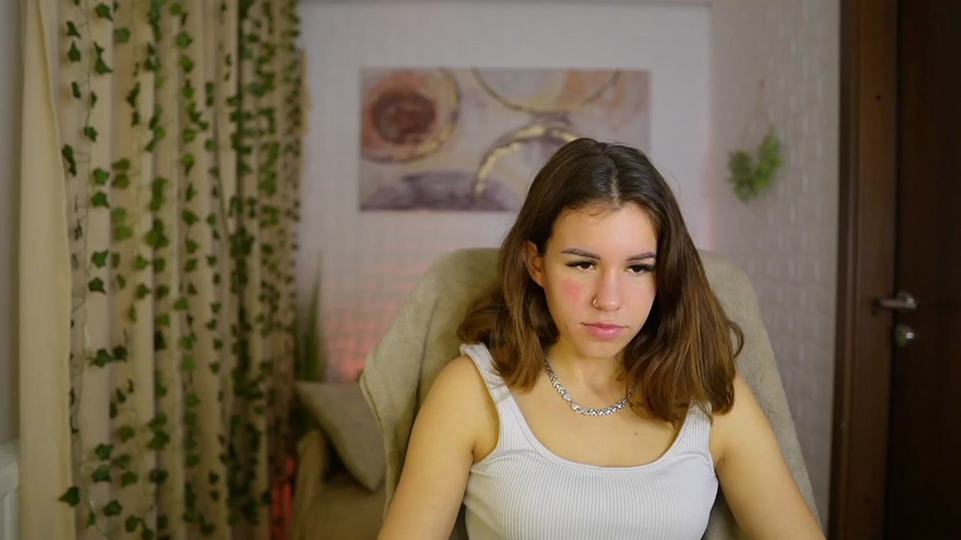 Gallery image thumbnail from Alyssa_Hall's myfreecams stream on, 11/16/2024, 16:01 image 16 of 20
