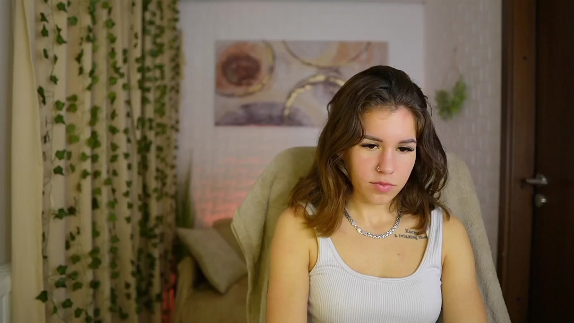 Gallery image thumbnail from Alyssa_Hall's myfreecams stream on, 11/16/2024, 16:01 image 1 of 20