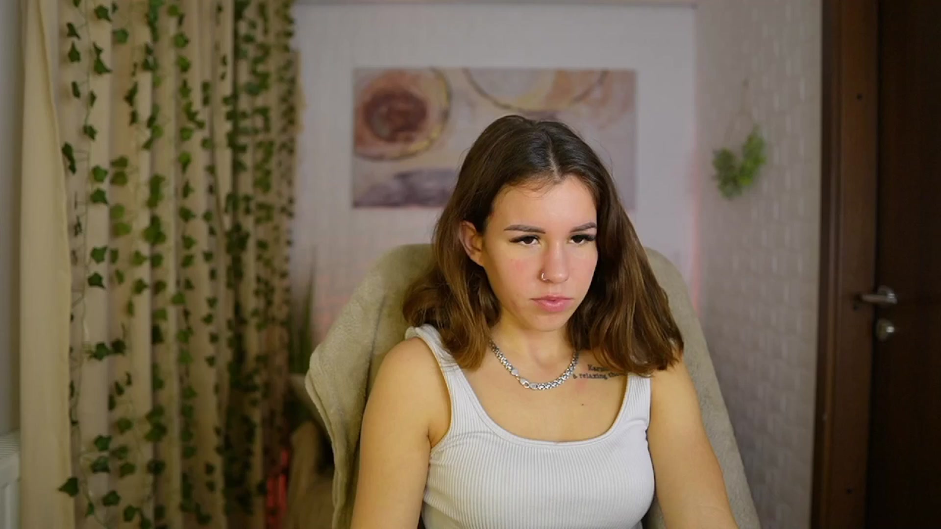 Gallery image thumbnail from Alyssa_Hall's myfreecams stream on, 11/16/2024, 16:01 image 15 of 20