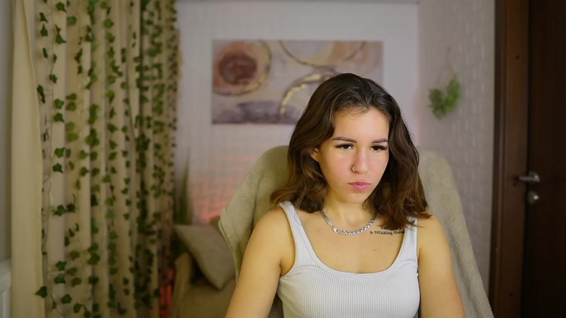 Gallery image thumbnail from Alyssa_Hall's myfreecams stream on, 11/16/2024, 16:01 image 3 of 20