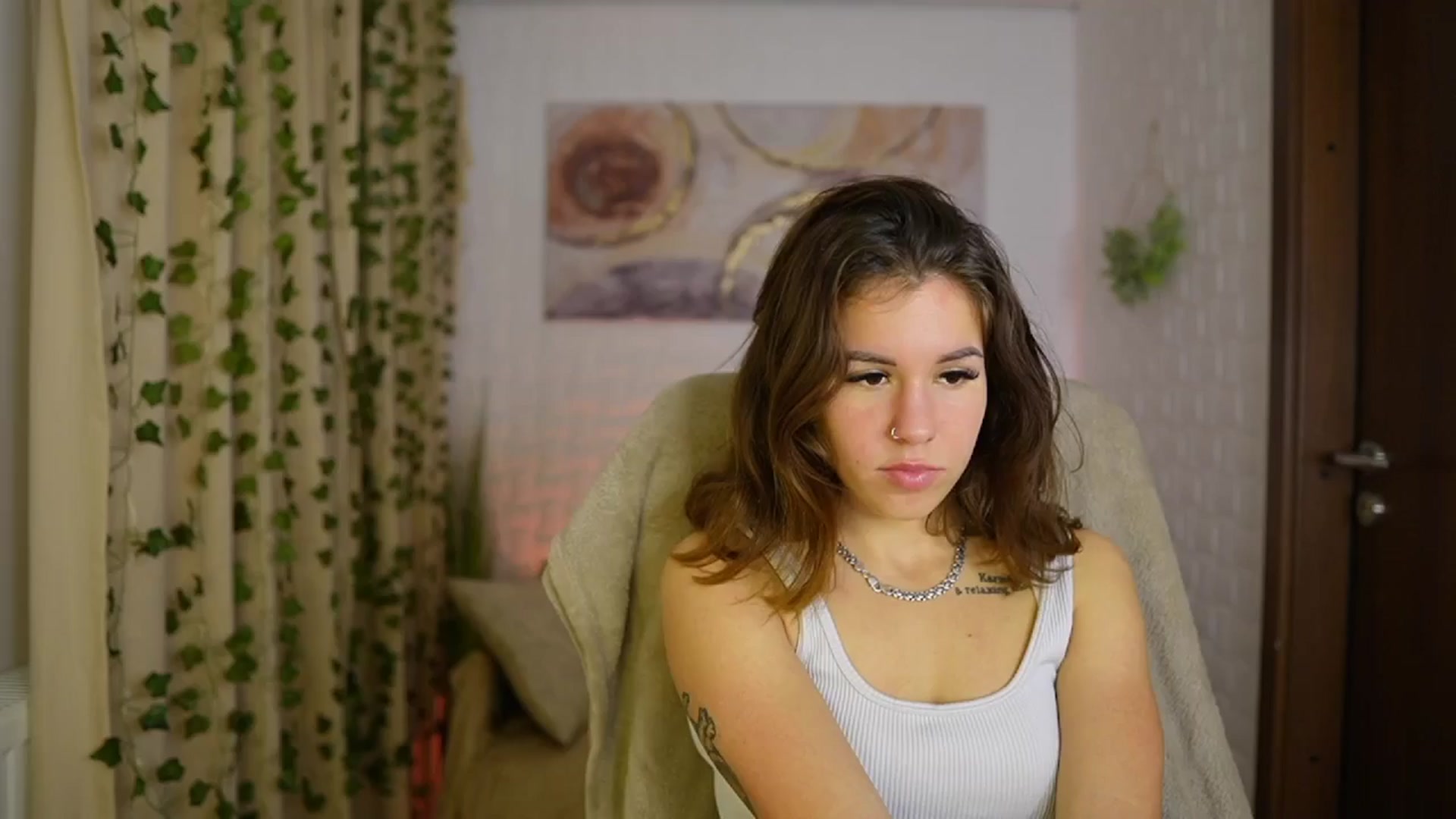 Gallery image thumbnail from Alyssa_Hall's myfreecams stream on, 11/16/2024, 16:01 image 2 of 20