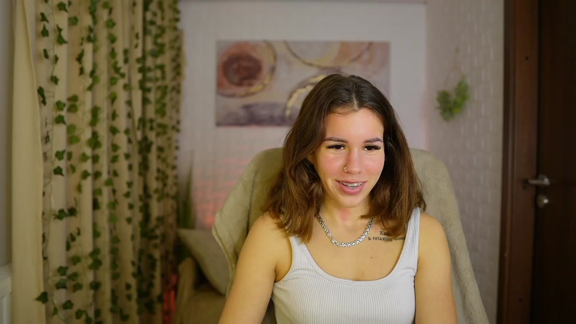 Gallery image thumbnail from Alyssa_Hall's myfreecams stream on, 11/16/2024, 16:01 image 8 of 20