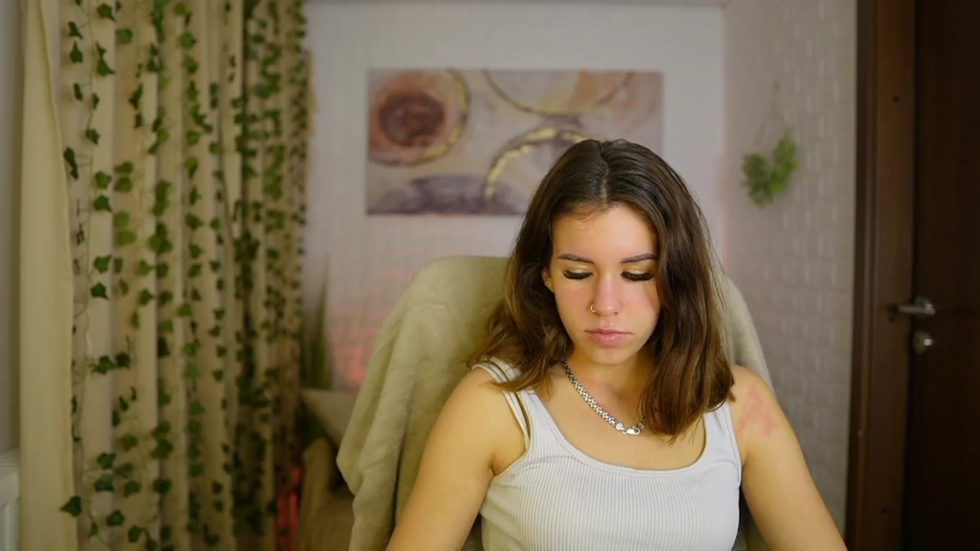 Gallery image thumbnail from Alyssa_Hall's myfreecams stream on, 11/16/2024, 17:21 image 2 of 20