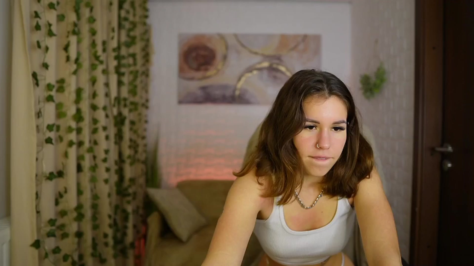 Gallery image thumbnail from Alyssa_Hall's myfreecams stream on, 11/16/2024, 17:21 image 19 of 20