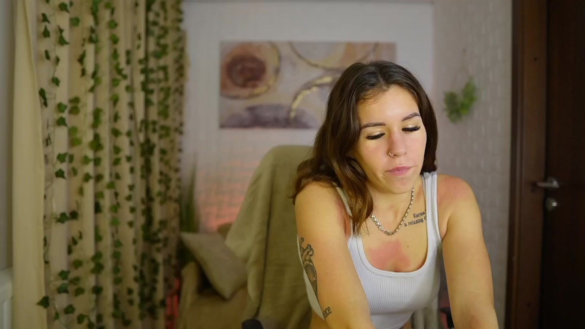 Gallery image thumbnail from Alyssa_Hall's myfreecams stream on, 11/16/2024, 17:21 image 13 of 20