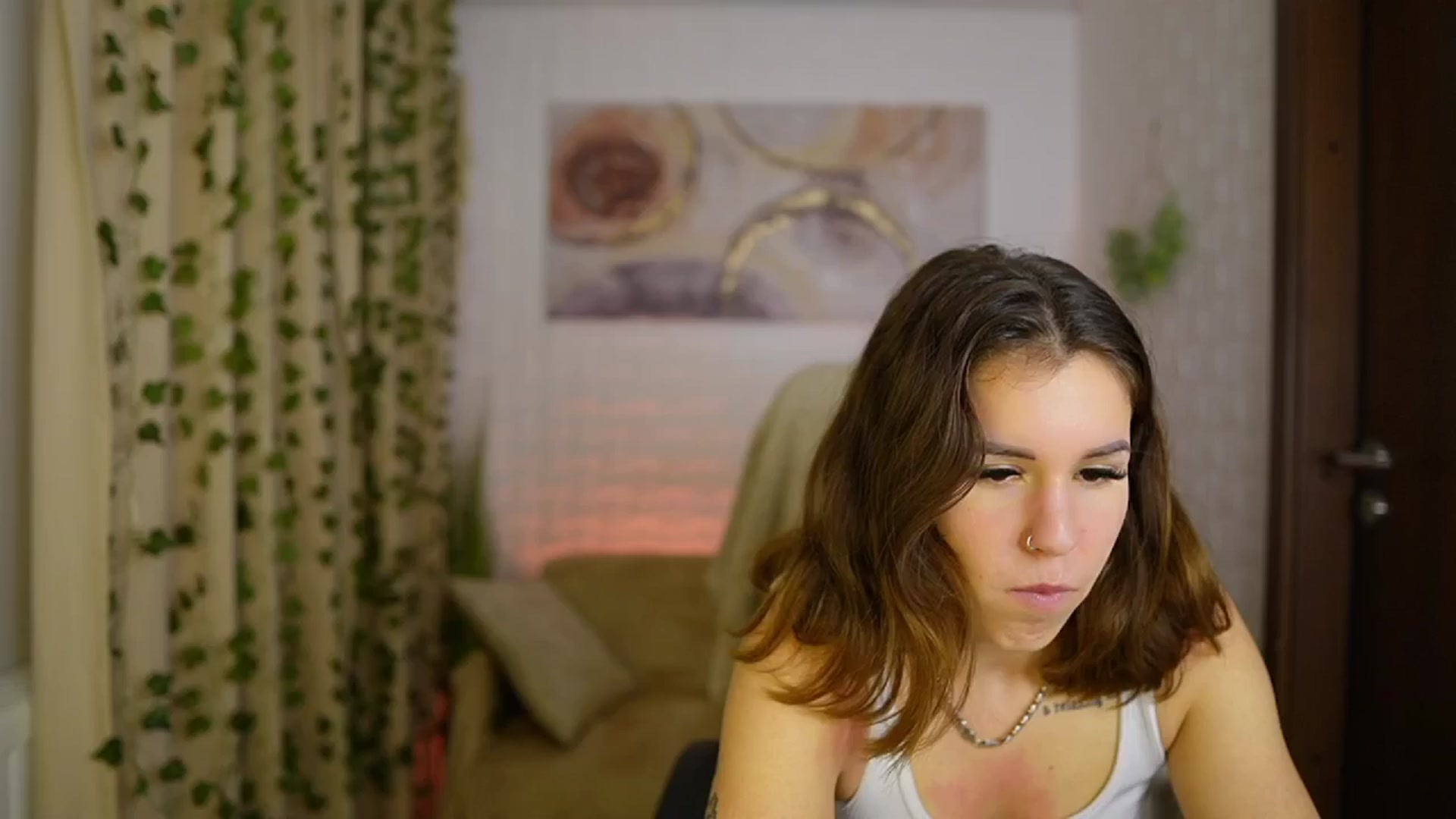 Gallery image thumbnail from Alyssa_Hall's myfreecams stream on, 11/16/2024, 17:21 image 17 of 20
