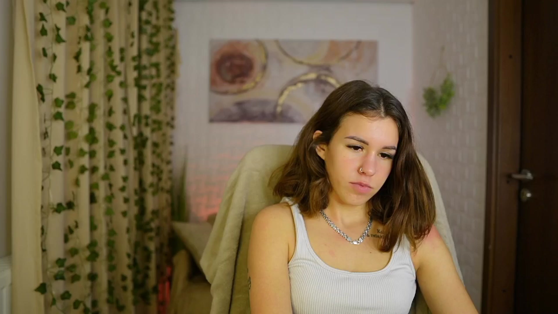 Gallery image thumbnail from Alyssa_Hall's myfreecams stream on, 11/16/2024, 17:21 image 6 of 20