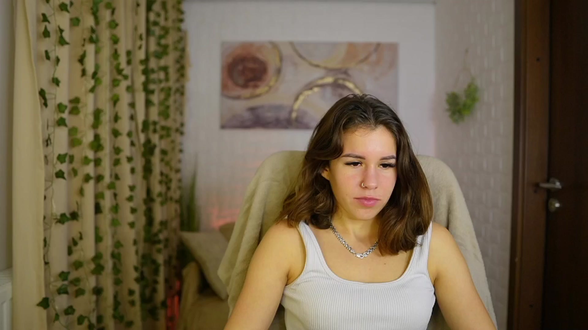 Gallery image thumbnail from Alyssa_Hall's myfreecams stream on, 11/16/2024, 18:11 image 18 of 20