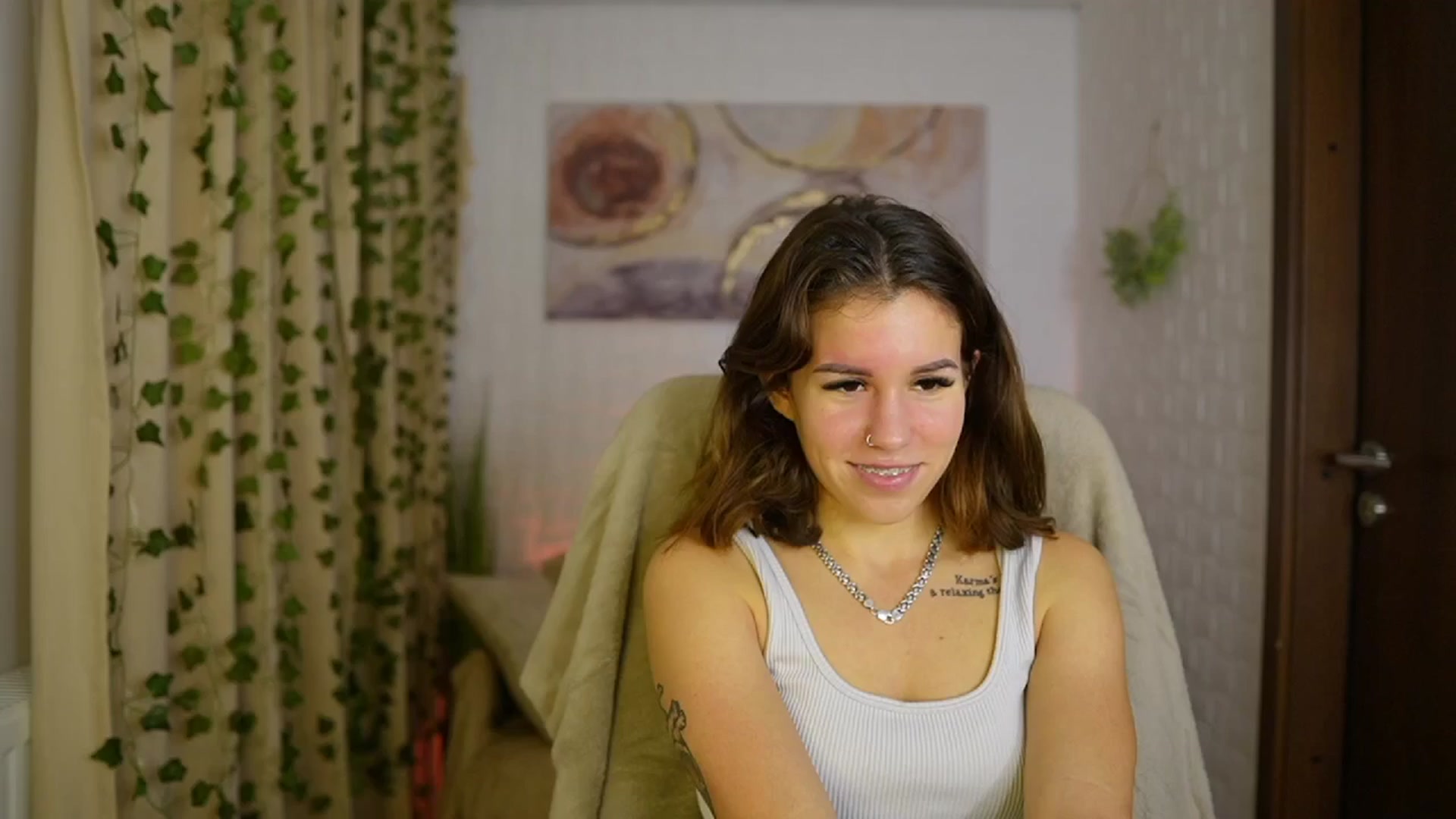 Gallery image thumbnail from Alyssa_Hall's myfreecams stream on, 11/16/2024, 18:11 image 7 of 20