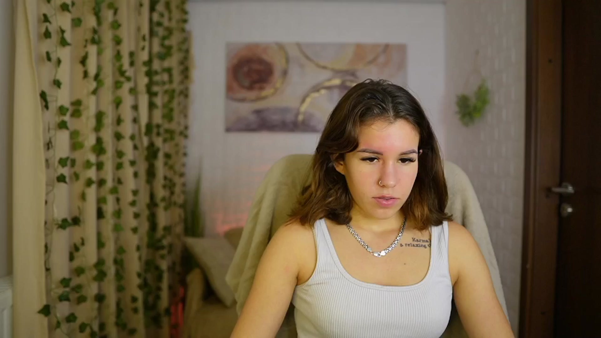 Gallery image thumbnail from Alyssa_Hall's myfreecams stream on, 11/16/2024, 18:11 image 6 of 20
