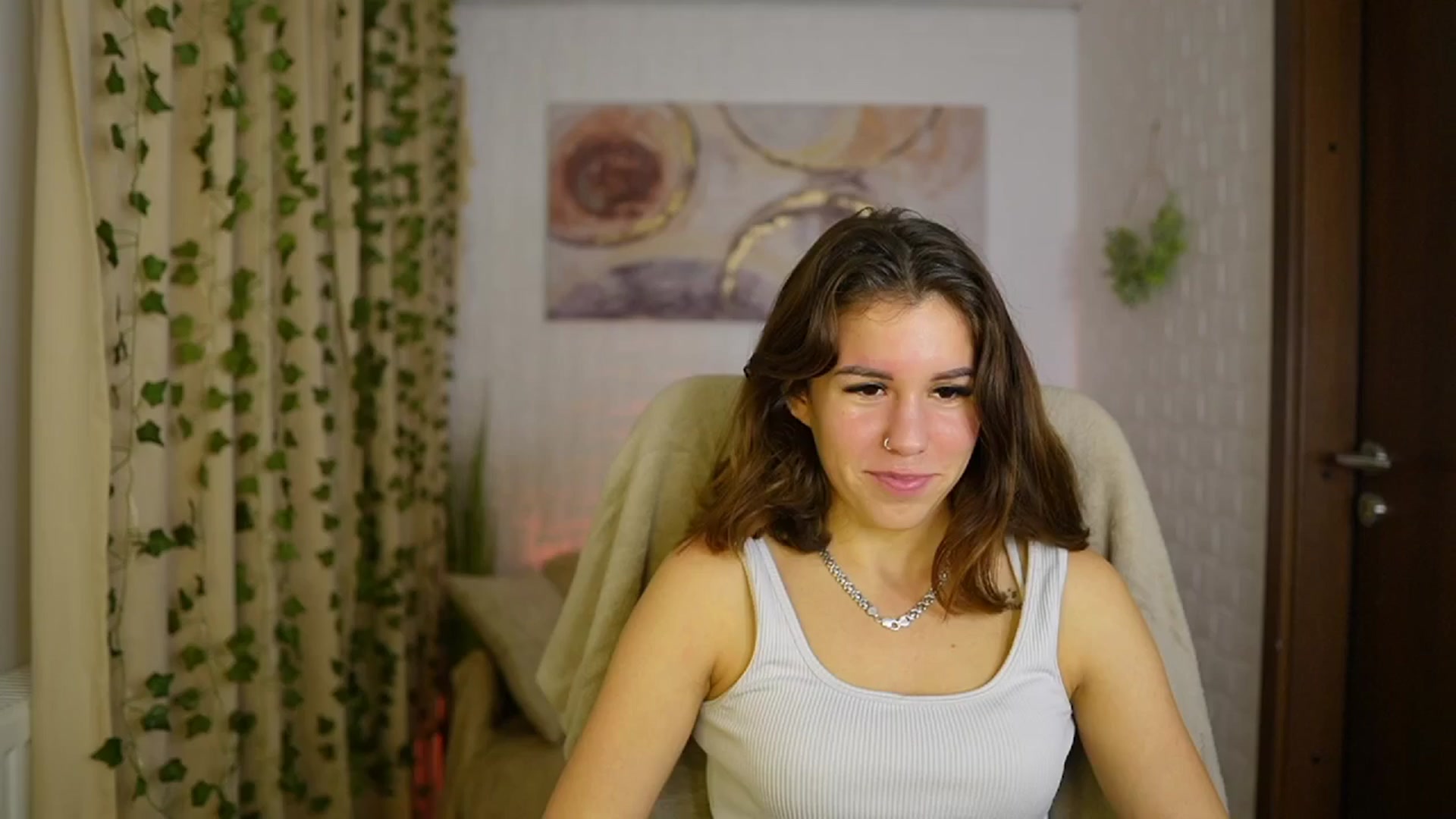 Gallery image thumbnail from Alyssa_Hall's myfreecams stream on, 11/16/2024, 18:11 image 10 of 20
