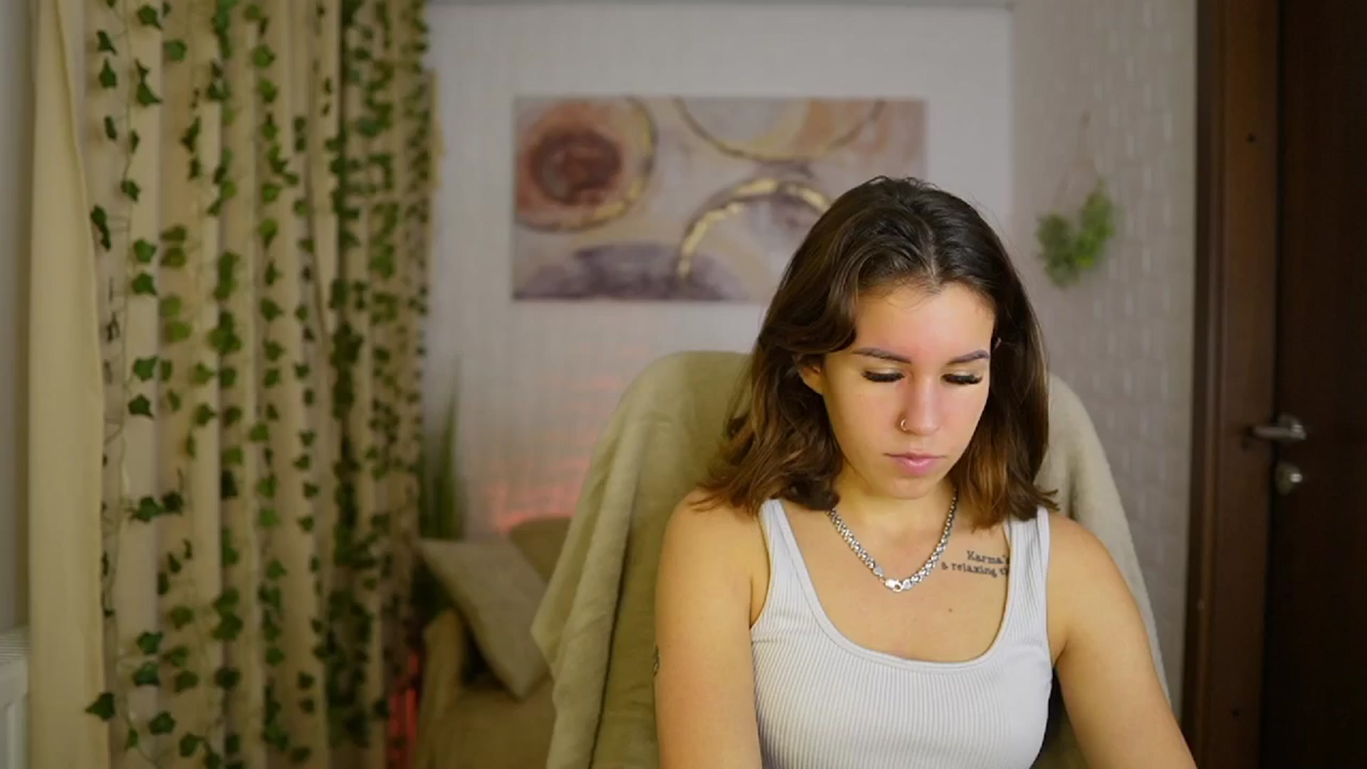 Gallery image thumbnail from Alyssa_Hall's myfreecams stream on, 11/16/2024, 18:11 image 5 of 20